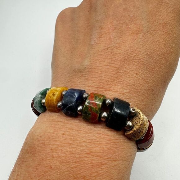 Multi-stone, with silver tone accent beads, stretchy bracelet! - Picture 9 of 10